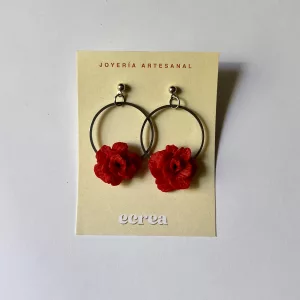Rosa con aro plateado grande