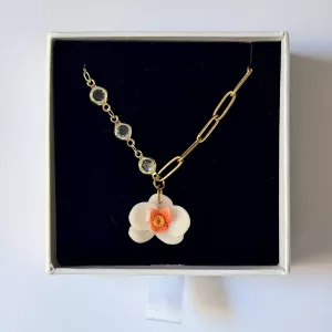 Collar orquídea naranja cadena brillo transparente