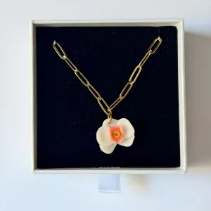 Collar orquídea naranja cadena eslabones dorado