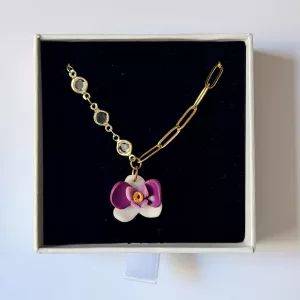 Collar orquídea lila cadena brillo transparente